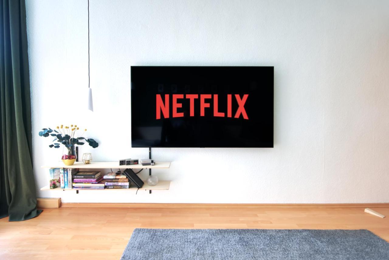 Vonbehling Boutique Apartment Mit 65Zoll Tv Und Designerstuecken Halle  외부 사진